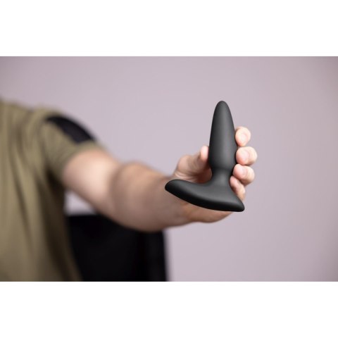Smooth Vibrating Anal Plug with Remote Control Smooth Vibrating Anal Plug with Remote Control